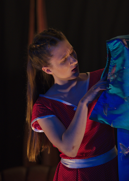 Anna Damby als Ophelia